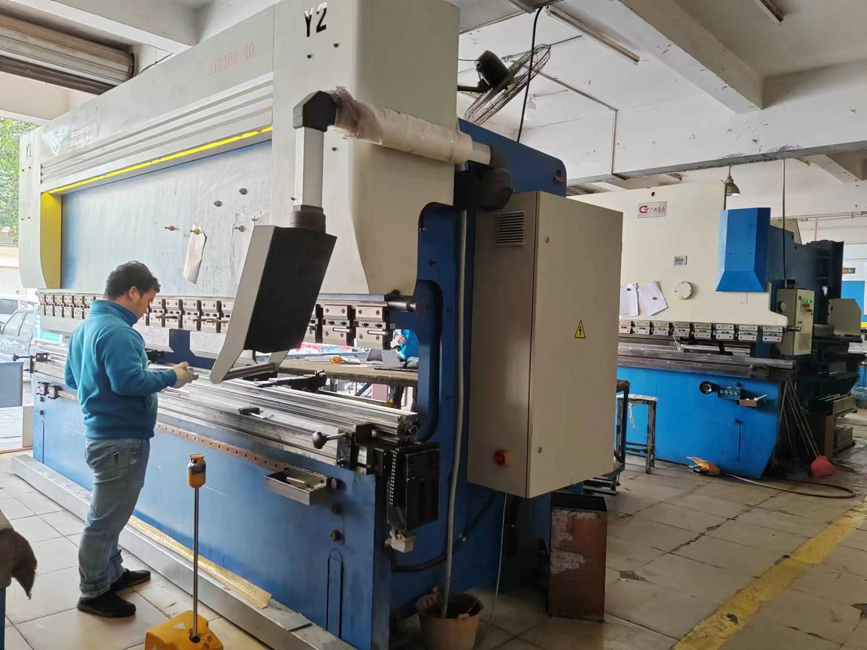 數(shù)控折彎機(jī)