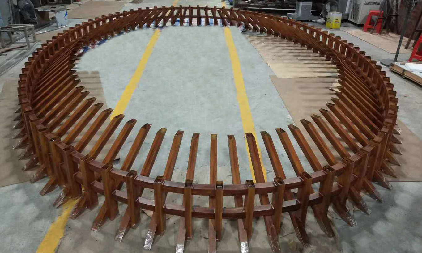 美國開心點(diǎn)餐廳:木紋不銹鋼天花裝飾 美國開心點(diǎn)餐廳:木紋不銹鋼天花裝飾