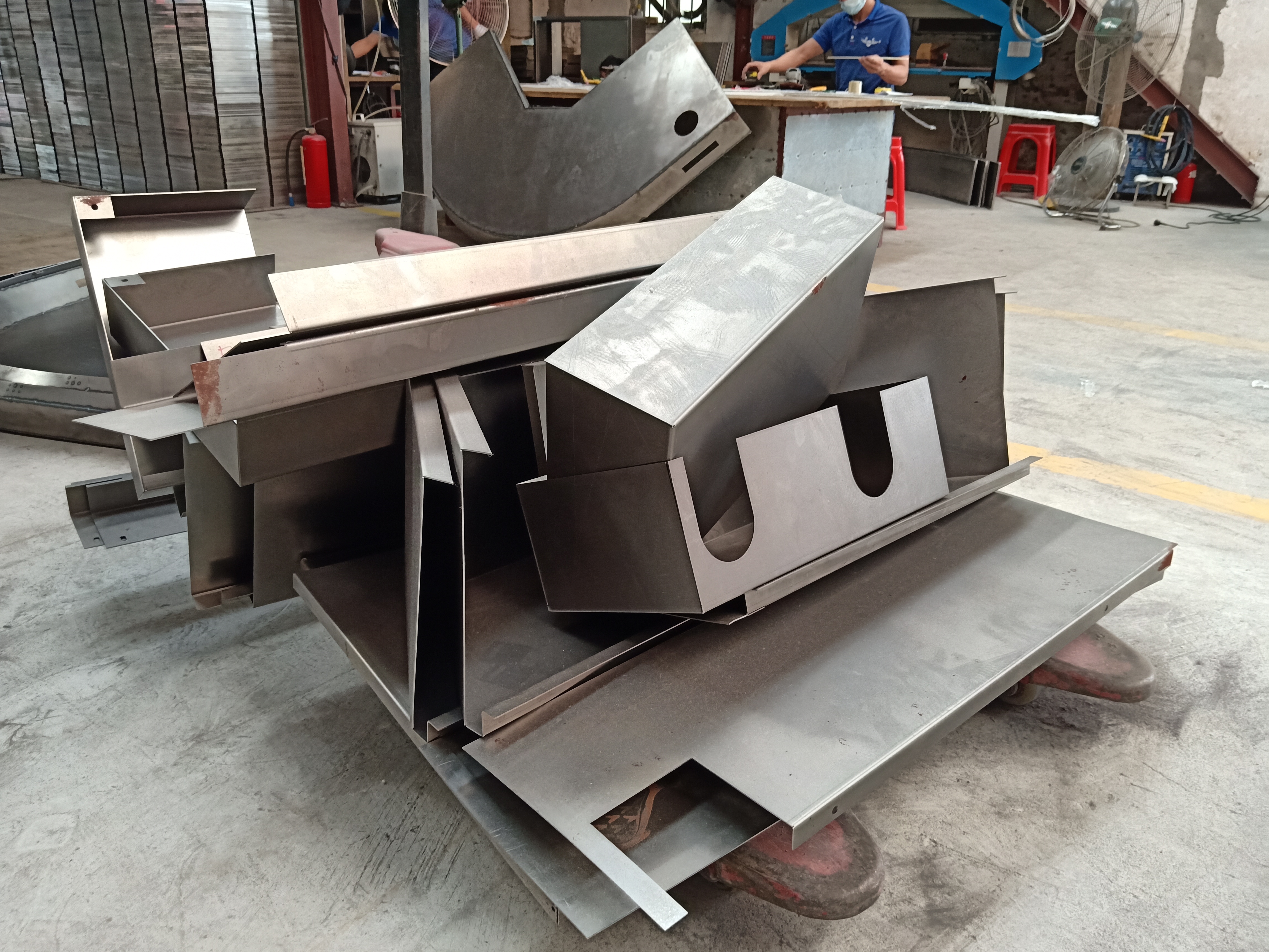 機(jī)殼設(shè)備件