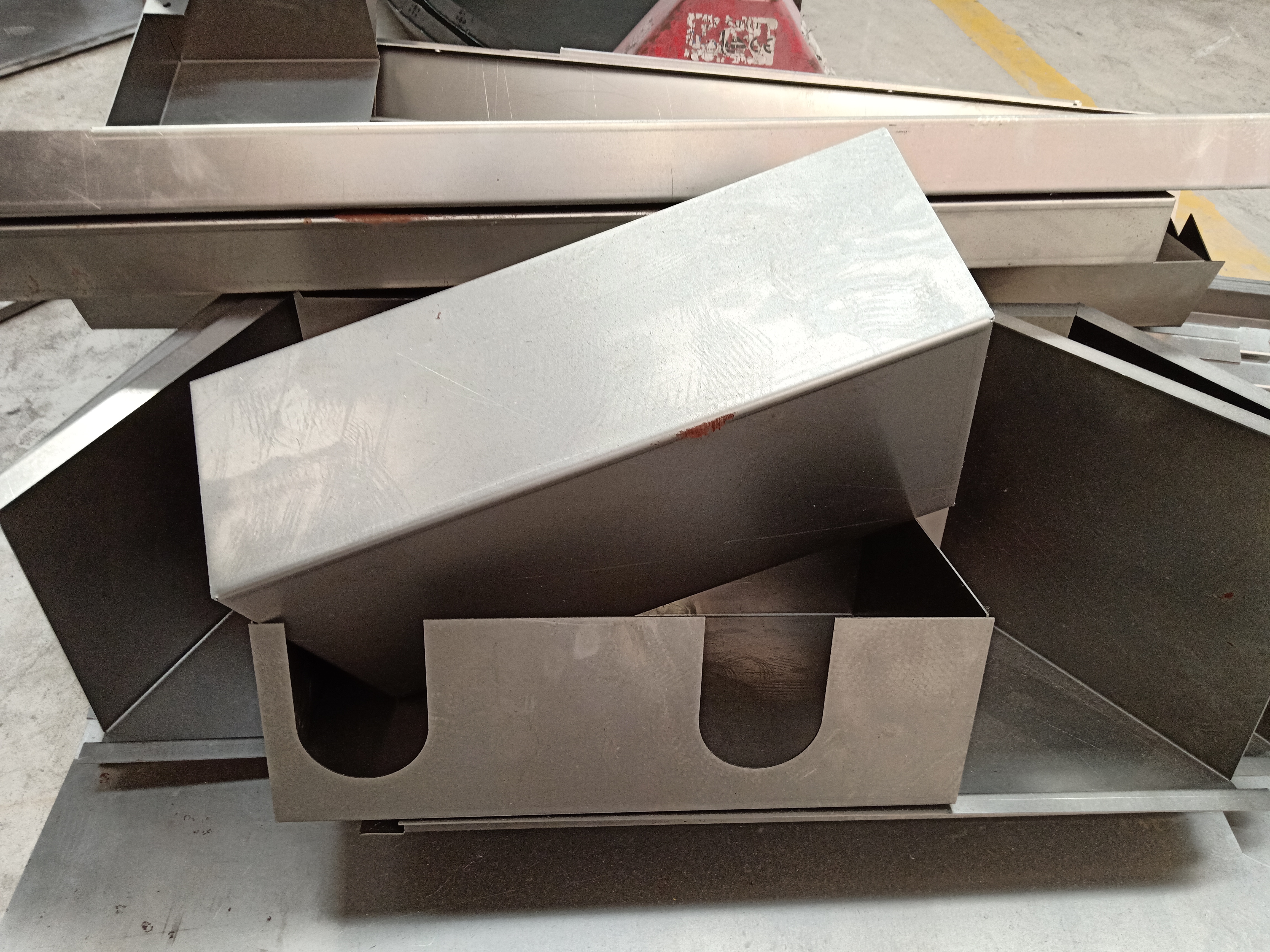 機(jī)殼設(shè)備件